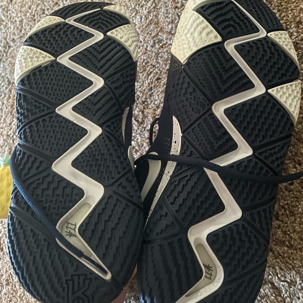 Kyrie 4